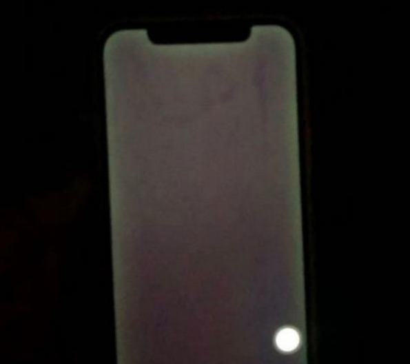 石屏苹果手机维修分享苹果客服回应 iPhone 12 屏幕“发绿”问题 